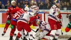 Connor Corcoran wird mit Bourke, Tolvanen, Robertson (v. li.) und Co. vorm Bulls-Kasten aufräumen.  (Bild: Tröster Andreas)