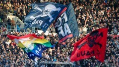 Der Hamburger Verein engagiert sich seit Jahren gegen Rassismus, Fremdenfeindlichkeit und setzt sich für Toleranz ein.  (Bild: AFP/APA/FRANK MOLTER)