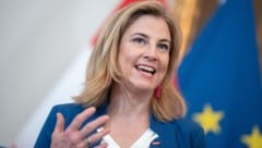 Außenministerin Beate Meinl-Reisinger (NEOS) gibt sich trotz des angekündigten EU-Defizitverfahrens für Österreich kämpferisch. (Bild: APA/GEORG HOCHMUTH)