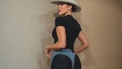 Khloé Kardashians Fans sind sich unsicher, ob sie die Stringtanga-Jeans lieben oder hassen sollen. (Bild: instagram.com/khloekardashian)