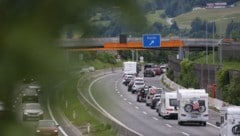 Der Reiseverkehr auf der A10 kam mehrfach zum Erliegen. (Bild: Tröster Andreas)