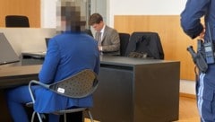 Beim Angeklagten und seinen Angehörigen war die Erleichterung groß, Tränen inklusive. (Bild: Dorn Chantall)