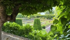 Der Hampton Court Palace am Ufer der Themse in London war lange bevorzugte Residenz der englischen Könige. Der Garten ist 20 Hektar groß. (Bild: Gernot Stadler)