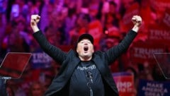 Elon Musk, der wohlhabendste Mensch der Welt, kassierte 38 Milliarden Euro vom Staat. (Bild: AFP/ANGELA WEISS)