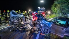 Beide Autos wurden massiv beschädigt. (Bild: TEAM FOTOKERSCHI.AT / SIMON BRANDSTÄTTER)