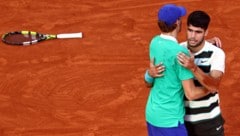 Jannik Sinner und Carlos Alcaraz lieferten eine Mega-Show. (Bild: EPA/CHRISTOPHE PETIT TESSON)
