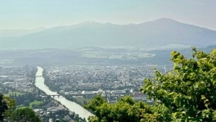 Diesige Sicht in Tirol. Mit dem Sahara-Staub hat das aber nichts zu tun. (Bild: Johanna Birbaumer)
